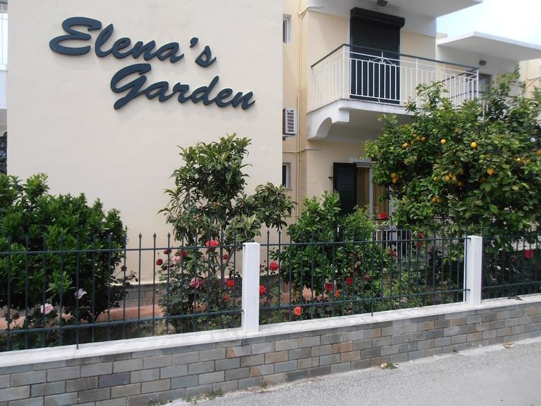 Apartamentos Elena's Garden