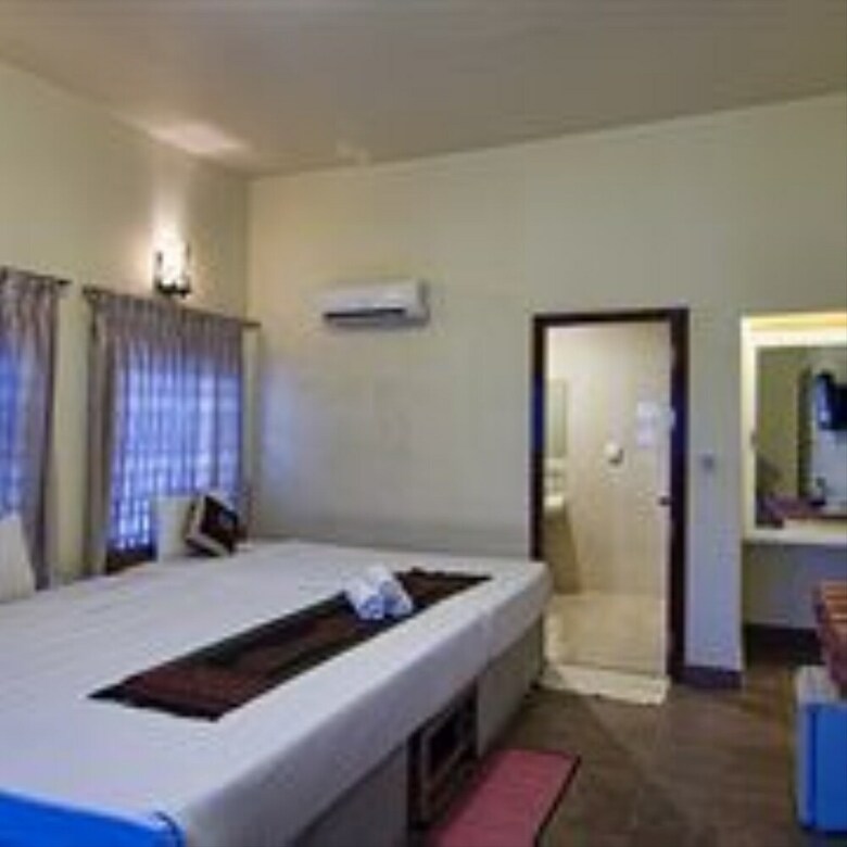G Eleven Hotel