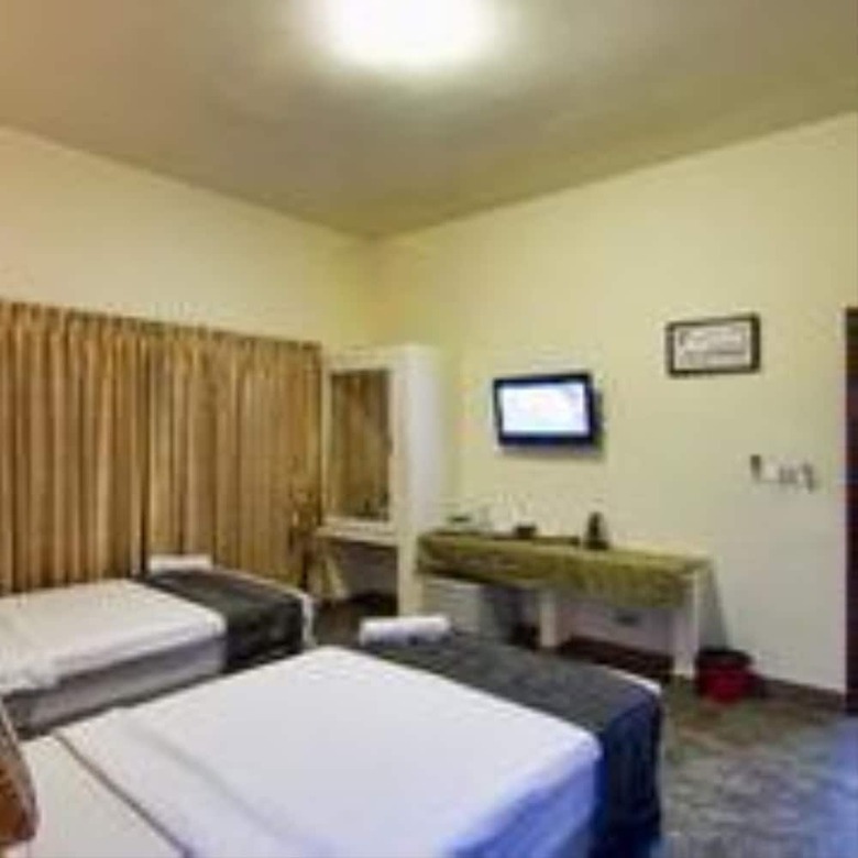G Eleven Hotel