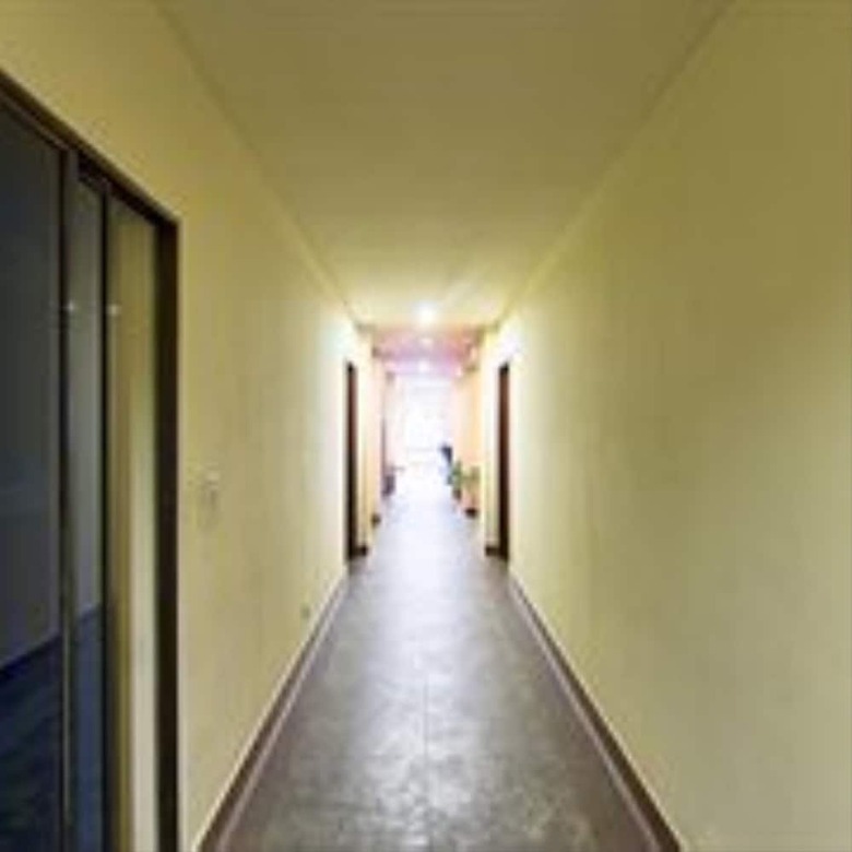 G Eleven Hotel