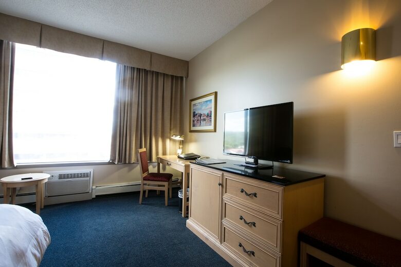 Nomad Hotel And Suites