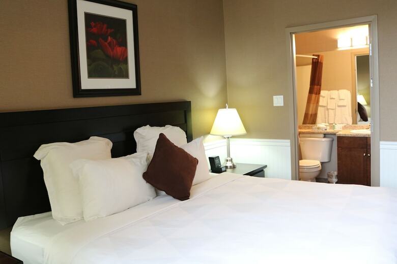 Nomad Hotel And Suites