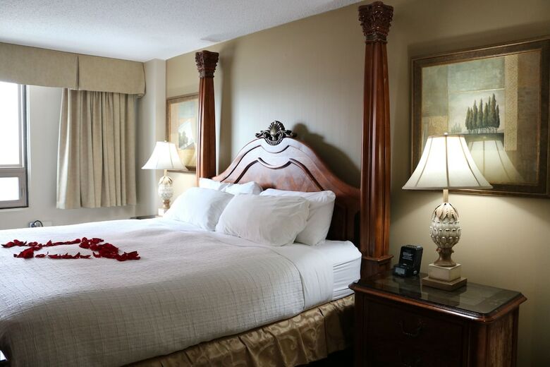 Nomad Hotel And Suites