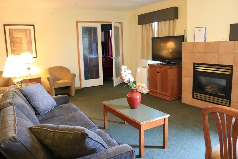 Nomad Hotel And Suites