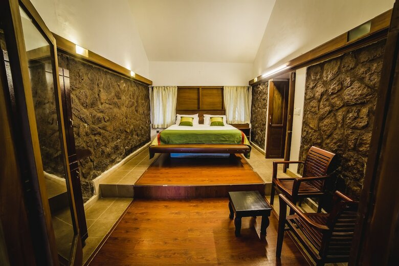 Hotel Deep Woods Resort
