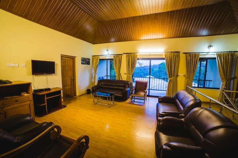 Hotel Deep Woods Resort