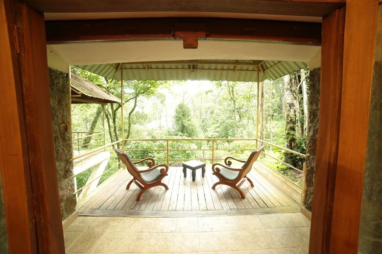 Hotel Deep Woods Resort