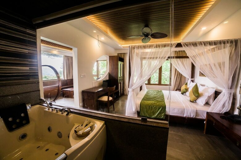 Hotel Deep Woods Resort