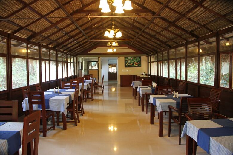 Hotel Deep Woods Resort