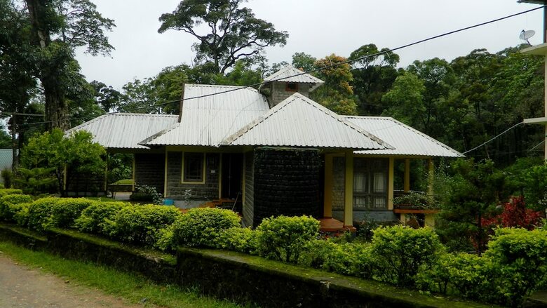 Hotel Deep Woods Resort