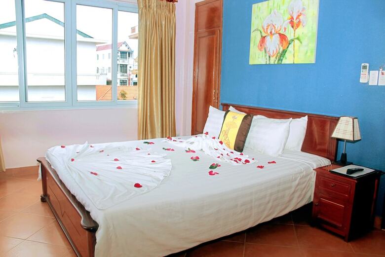 Holiday Diamond Hotel