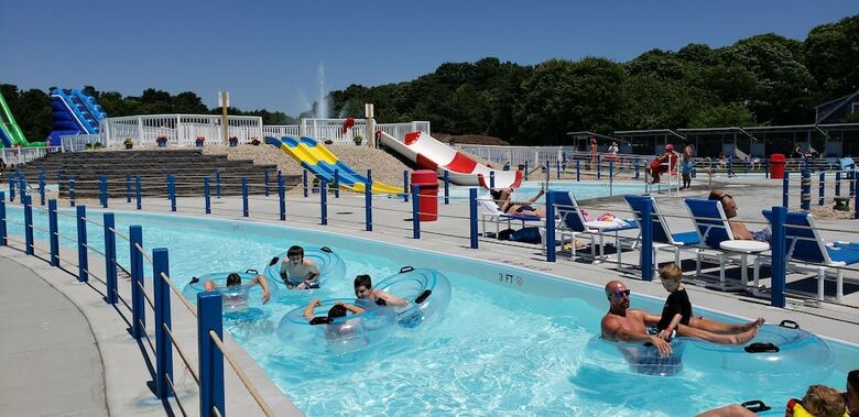 Motel Cape Cod Family Resort And Inflatable Park
