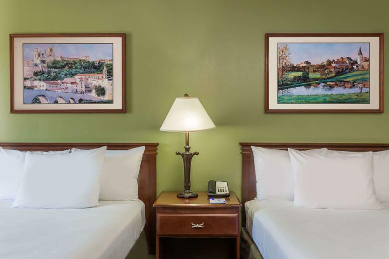 Hotel Baymont By Wyndham Waycross