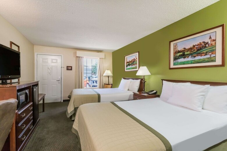 Hotel Baymont By Wyndham Waycross