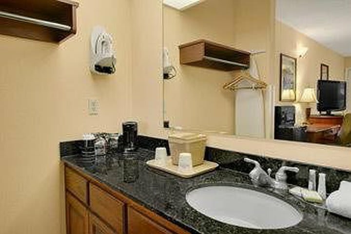 Hotel Baymont By Wyndham Waycross