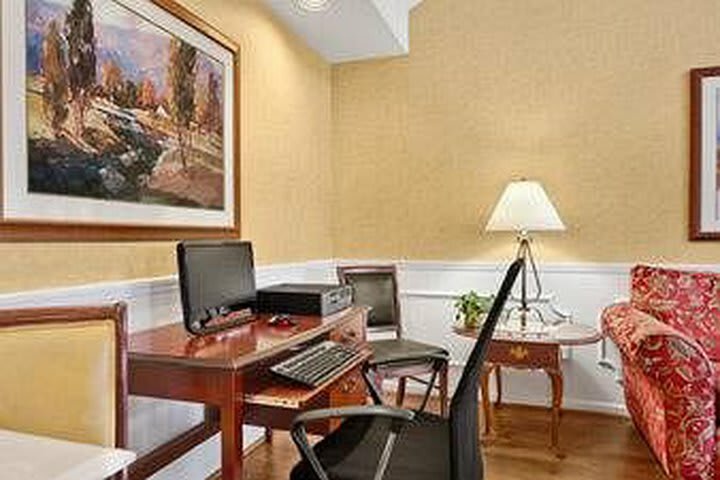 Hotel Baymont By Wyndham Waycross