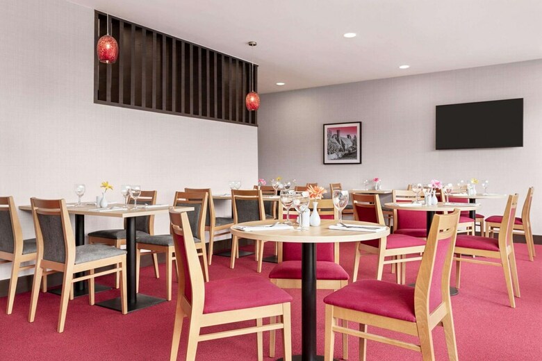 Hotel Ramada By Wyndham Cobham