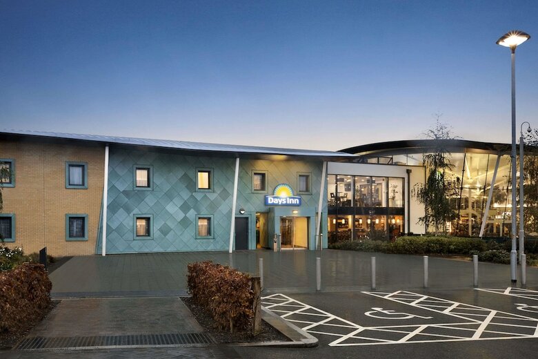 Hotel Ramada By Wyndham Cobham