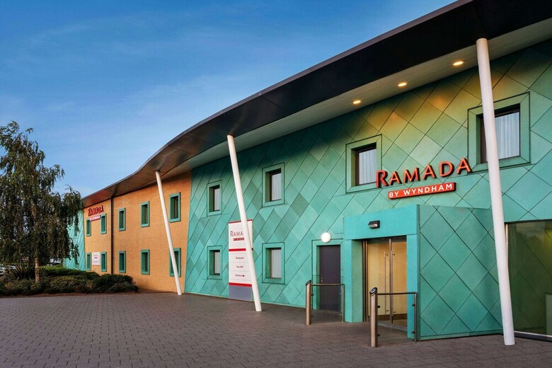 Hotel Ramada By Wyndham Cobham