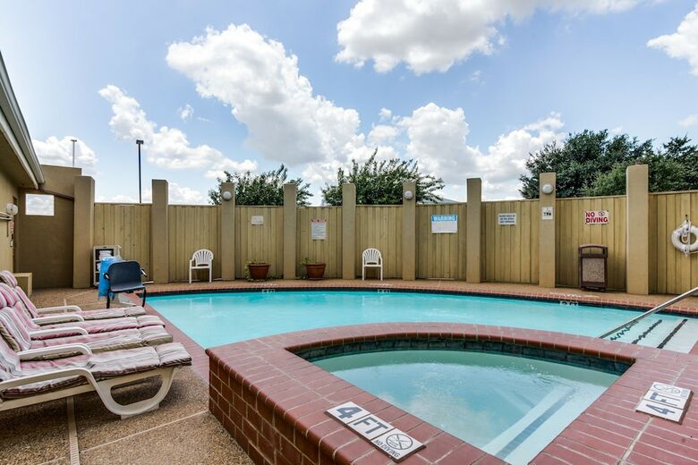 Hotel Comfort Suites Dfw Airport