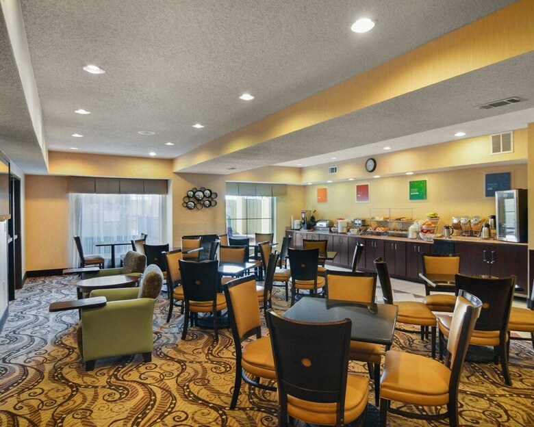 Hotel Comfort Suites Dfw Airport