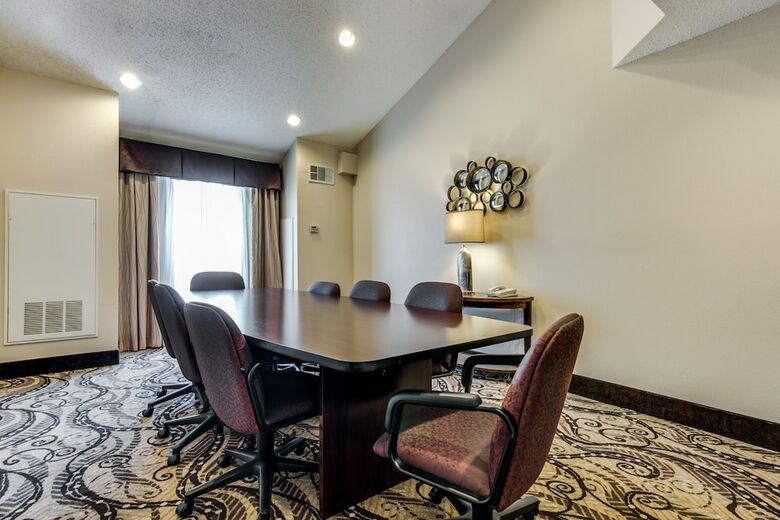 Hotel Comfort Suites Dfw Airport