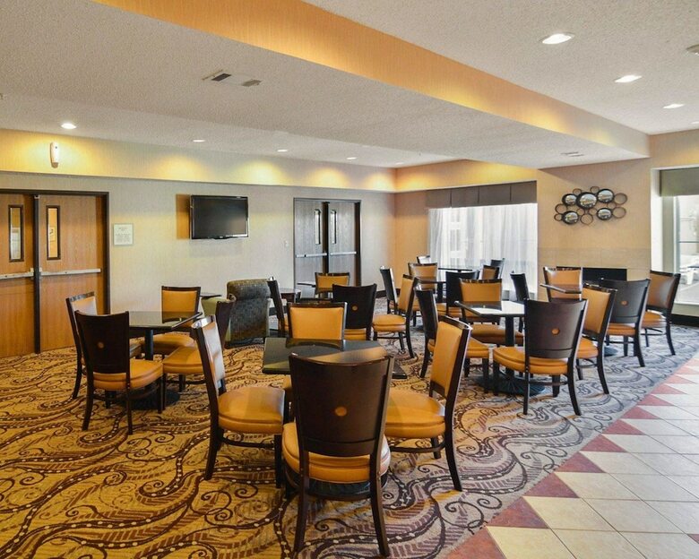 Hotel Comfort Suites Dfw Airport