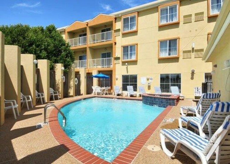 Hotel Comfort Suites Dfw Airport