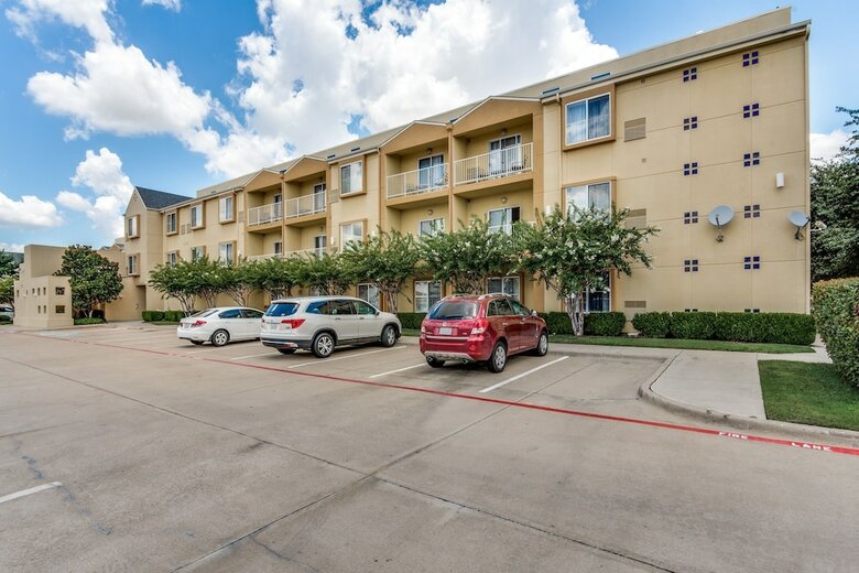 Hotel Comfort Suites Dfw Airport