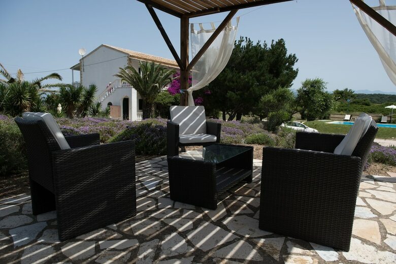 Elli Beach Apartments And Studios