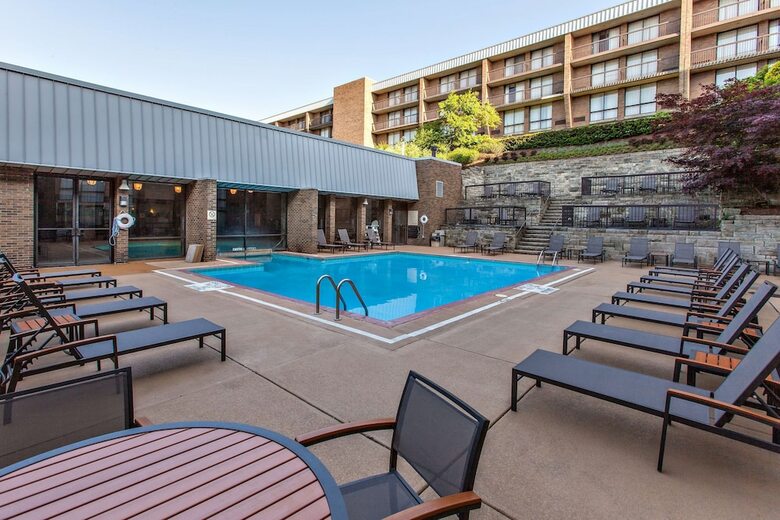 Hotel Doubletree By Hilton Pittsburgh Green Tree