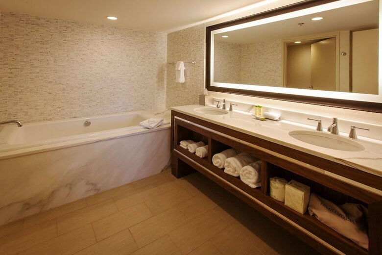Hotel Doubletree By Hilton Pittsburgh Green Tree