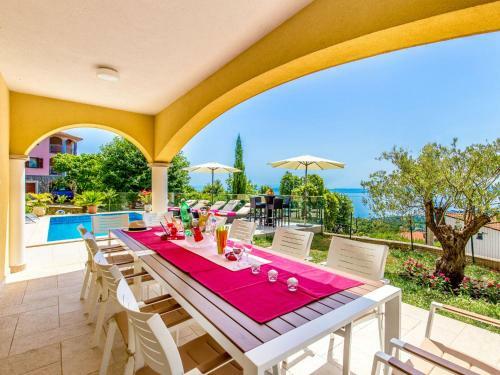 Holiday Home Veprinac