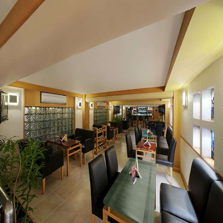 Hotel Radha Regent