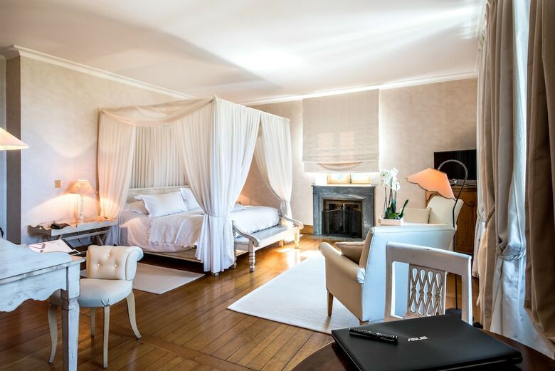 Hotel Ch�teau de La Tour Du Puits