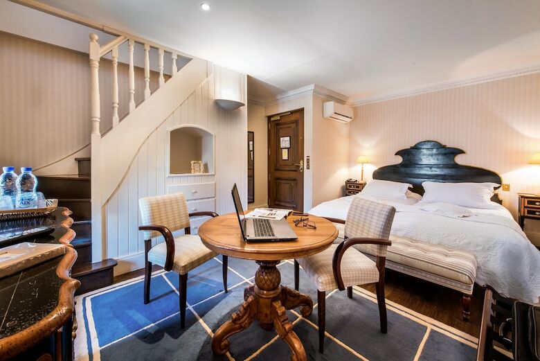 Hotel Ch�teau de La Tour Du Puits