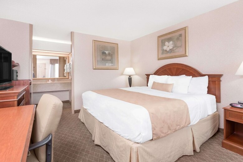 Hotel Ramada By Wyndham Macon