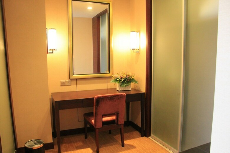 Venus Royal Hotel (New Int'l Exhibition Center)