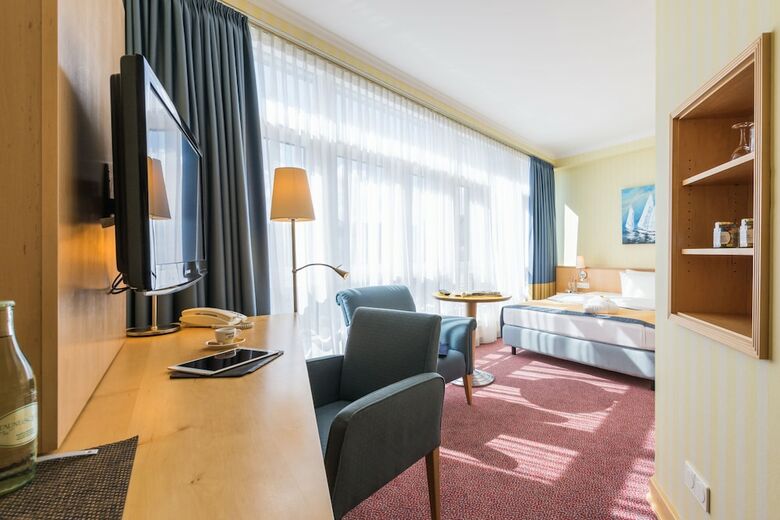 Strand-hotel H�bner