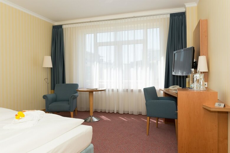 Strand-hotel H�bner