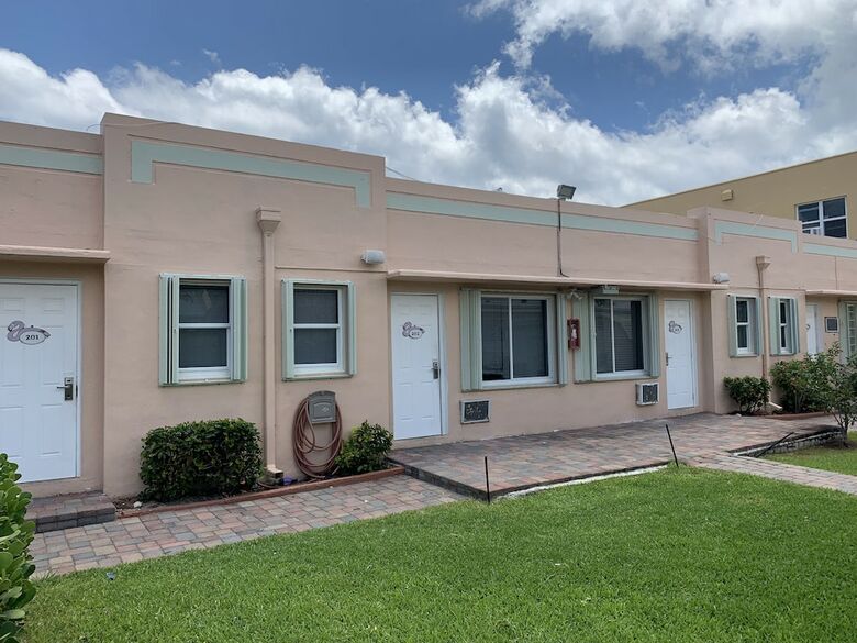 Apartamentos Hollywood Beach Flamingo