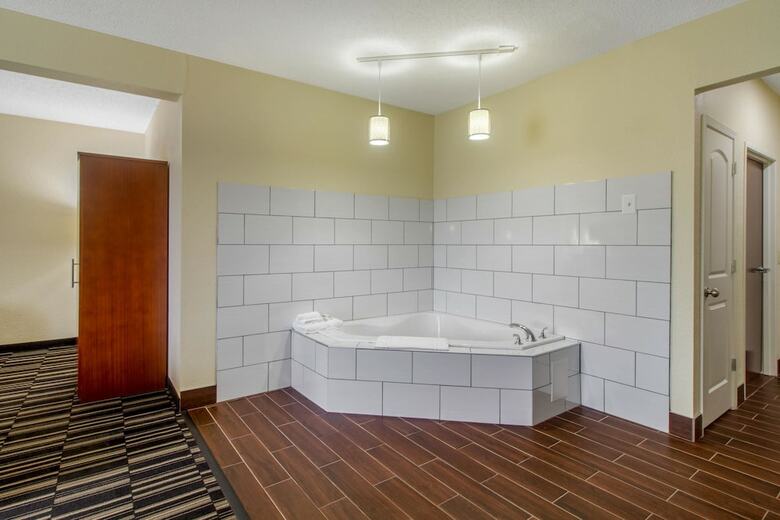 Hotel Comfort Suites