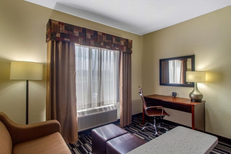 Hotel Comfort Suites