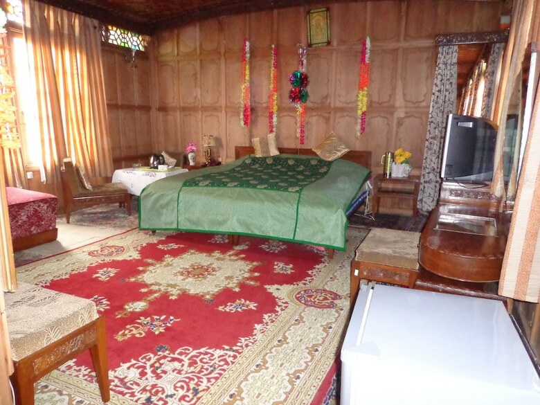 Alif Laila Group Of Houseboats