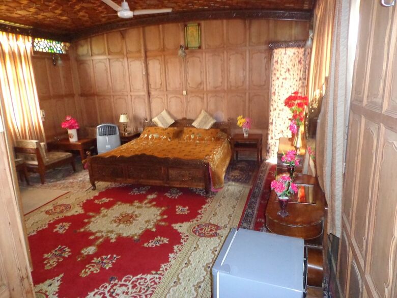 Alif Laila Group Of Houseboats