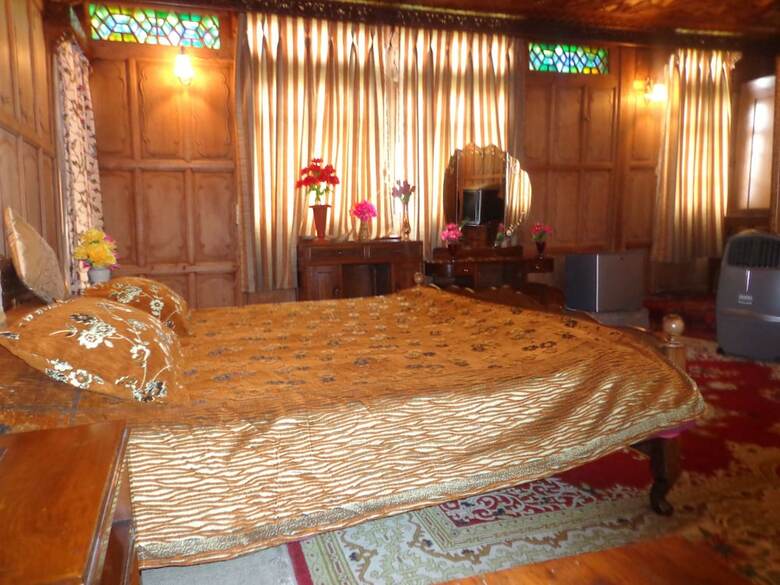 Alif Laila Group Of Houseboats