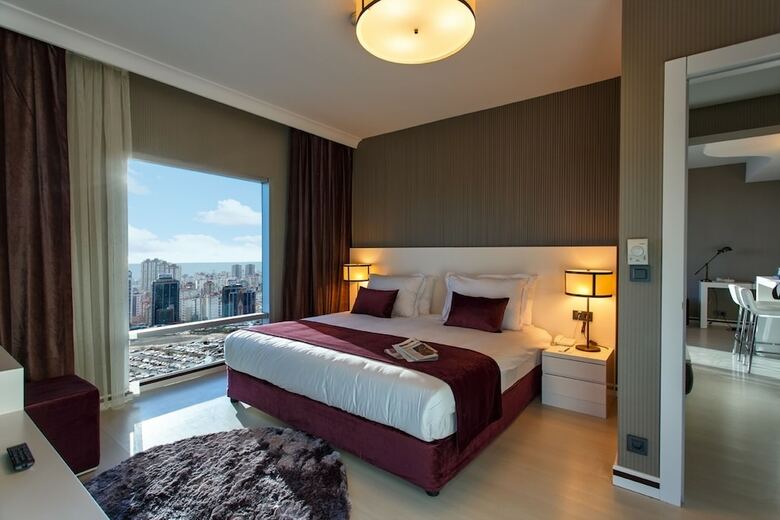 Aparthotel Flora Suites