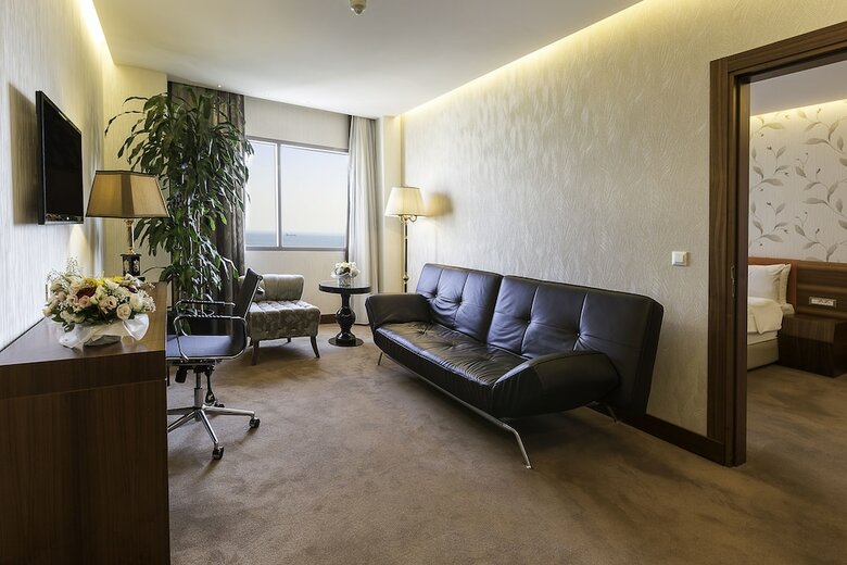Ramada Hotel & Suites By Wyndham Istanbul Atakoy
