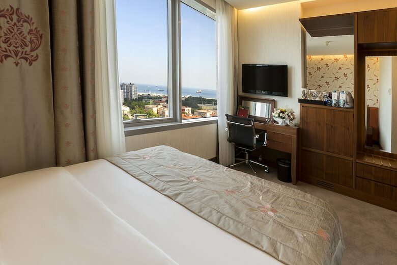 Ramada Hotel & Suites By Wyndham Istanbul Atakoy
