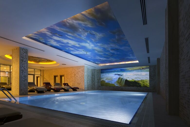 Ramada Hotel & Suites By Wyndham Istanbul Atakoy